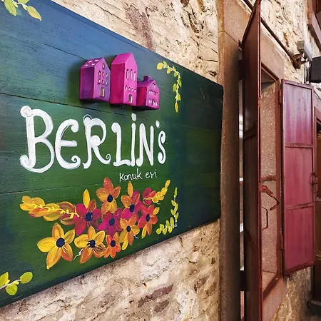 Berlin's * Urla